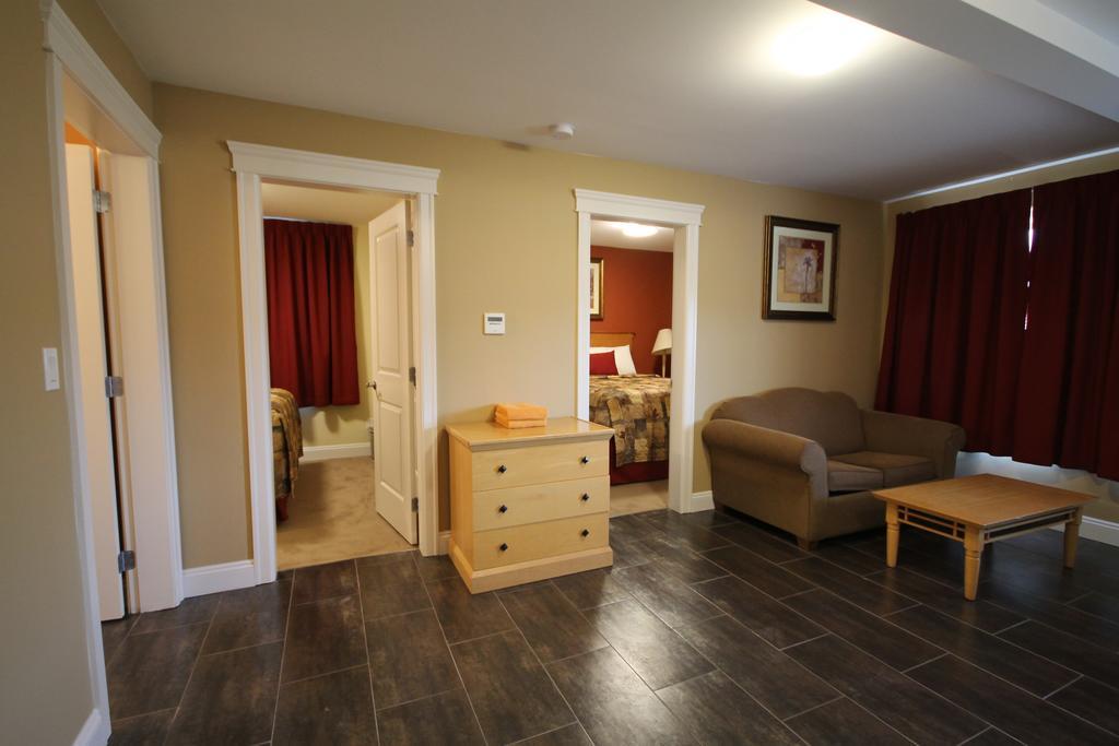 Sahara Suites Osoyoos Rom bilde