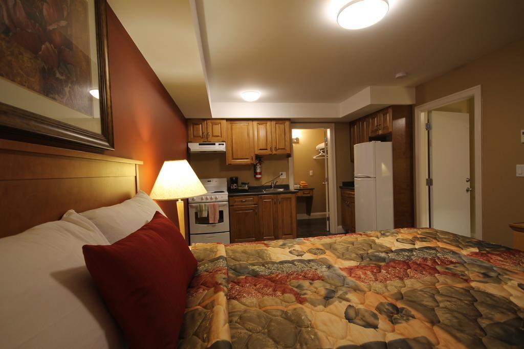 Sahara Suites Osoyoos Rom bilde